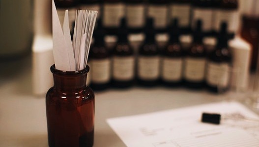 Identification labels on perfumes